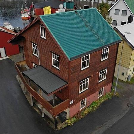 Koselig Hus I Havna Apartman Svolvær Kültér fotó