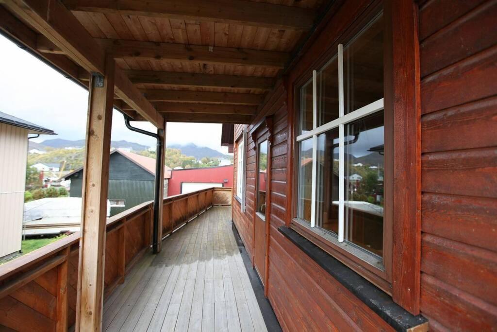 Koselig Hus I Havna Apartman Svolvær Kültér fotó