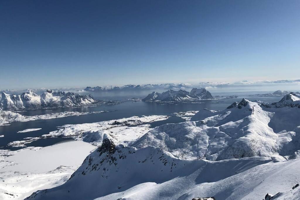 Koselig Hus I Havna Apartman Svolvær Kültér fotó